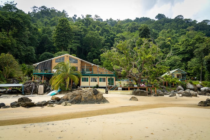 Beachfront Guest Suite By The Hill - Tioman Island