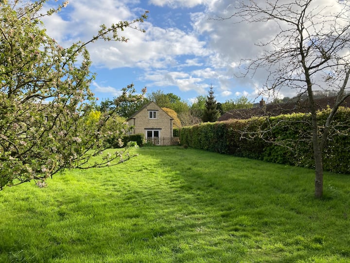 Woodpecker Cottage- A Cosy Country Cottage - Winchcombe
