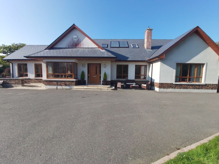Stylish 4 Bedroom House By The Sea - Rosslare