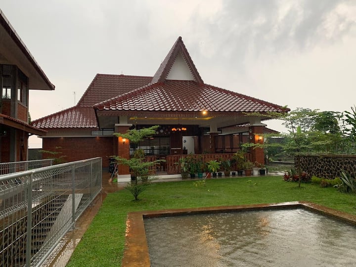 Teras Bata Family Guest House - Sukabumi
