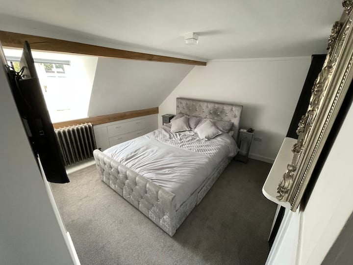 Contractor Rate- Boutique Room With Large Bathroom - Fareham