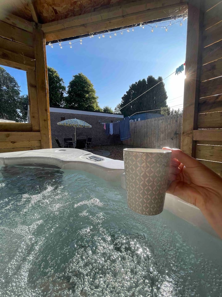 Delightful 2 Bed With Hot Tub And Historic Ruin. - Dumfries
