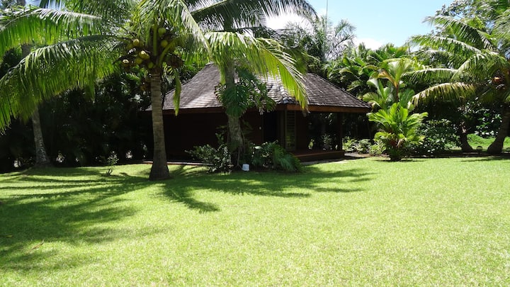Bungalow De Luxe Dans Jardin Tropical Avec Piscine - Tahití