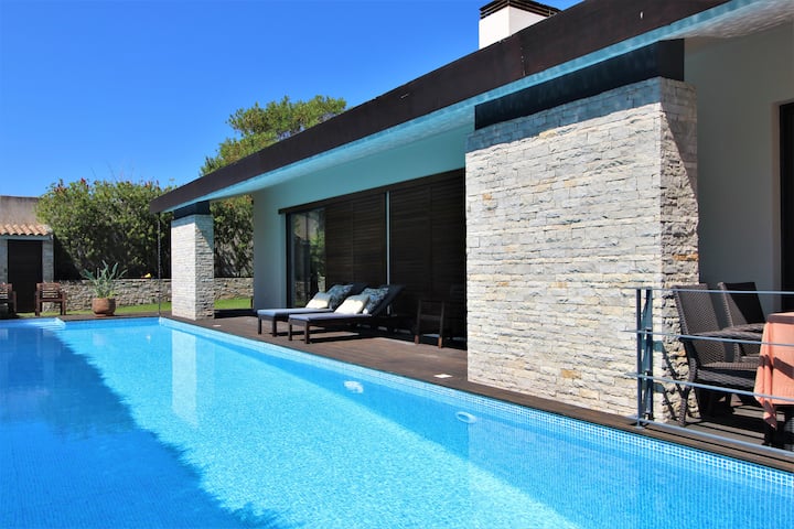 Stunning Architect-designed Villa With 4 Bedrooms And Private Pool - Vau