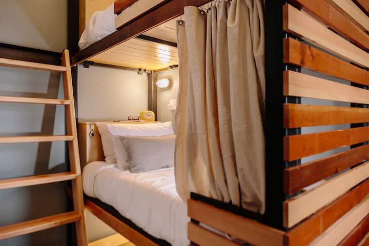 Single Bunk Bed At The Society Hotel - 오리건
