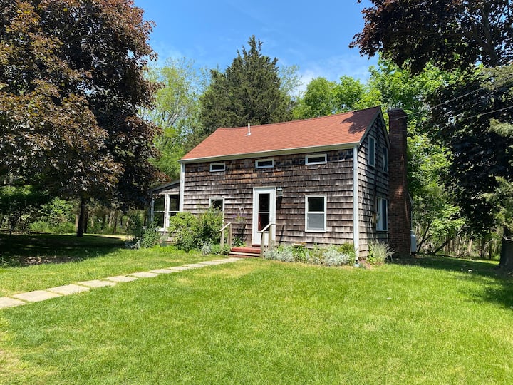 Secluded Charming Farmhouse In Heart Of North Fork - Greenport