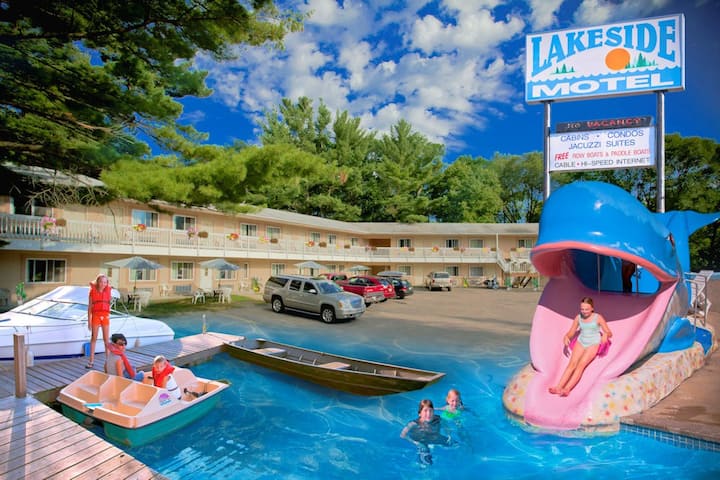 Lakeside Motel (2 Queen Beds) - Wisconsin Dells, WI