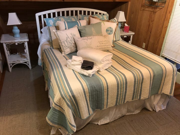 Oscar’s House Bed & Breakfast Room #170 - Ocracoke, NC