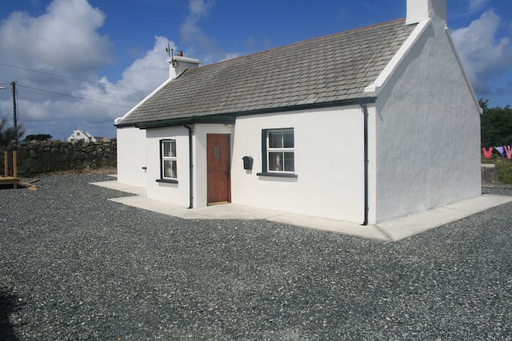 Derrybeg, Gweedore Traditional Cottage - County Donegal, Ireland