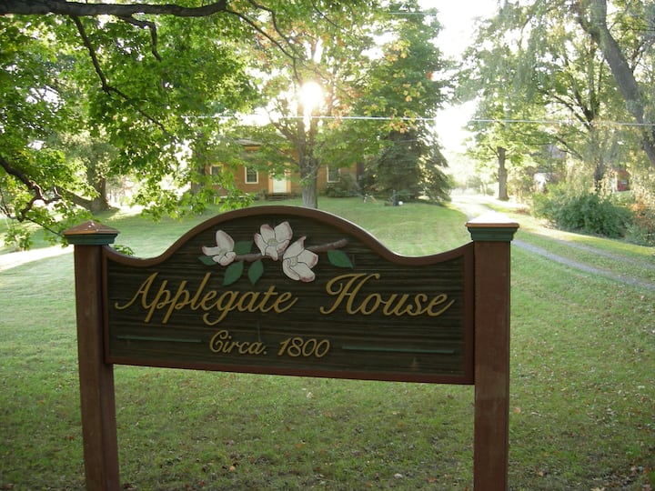 Farmhouse Retreat @ Applegate Studios - Taughannock Falls State Park, Trumansburg