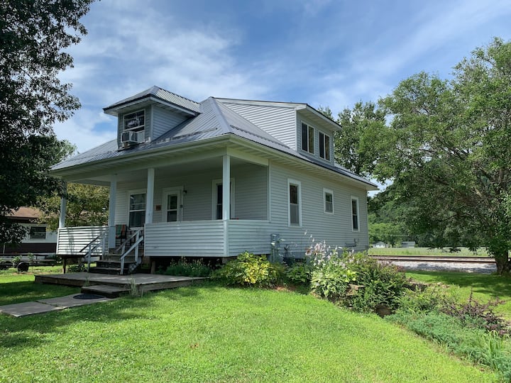Harper's House Vacation Rental - Harpers Ferry, IA