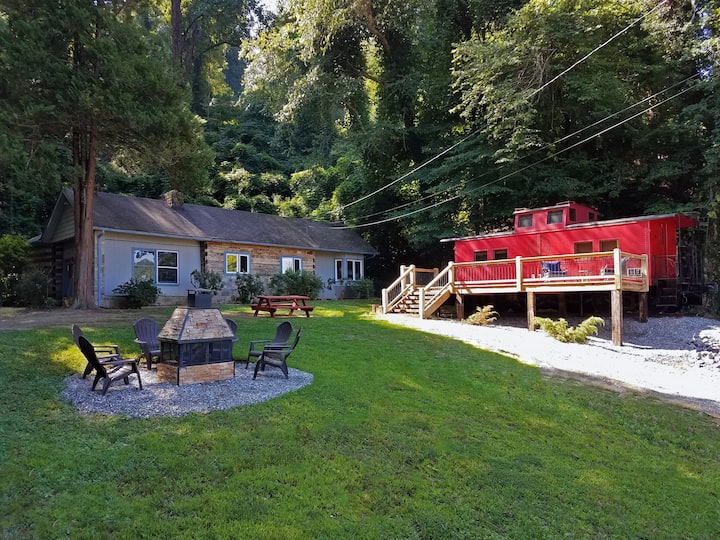 Caboose & Cottage: 2 Places To Stay - Walk To Town - Bryson City, NC