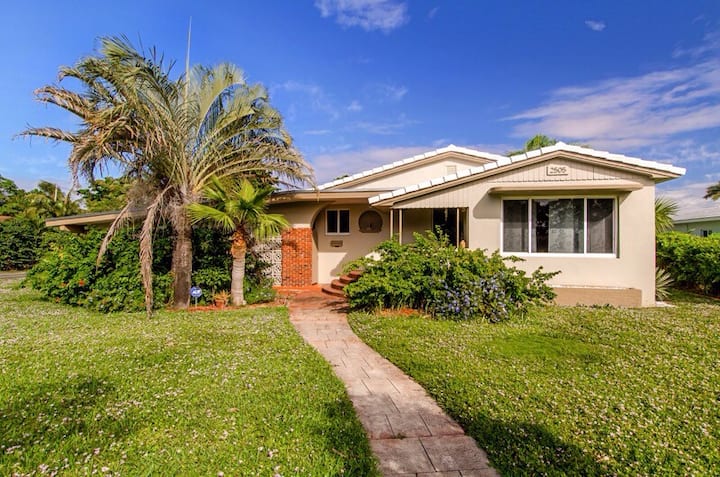Unique & Classic Florida Style Entire Home - Hollywood, FL