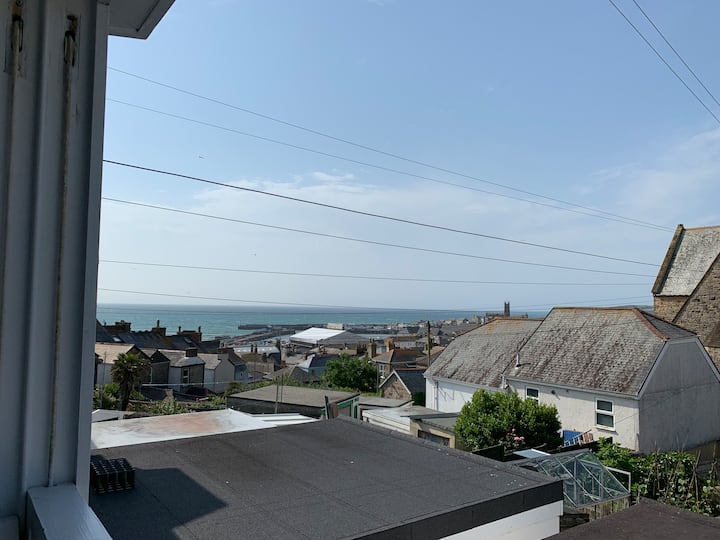 Stunning New 2 Bed Apartment With Sea Views - Penzance