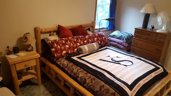 Hideaway From The Twin Cities: N Star: Queen Bed - Stillwater, MN