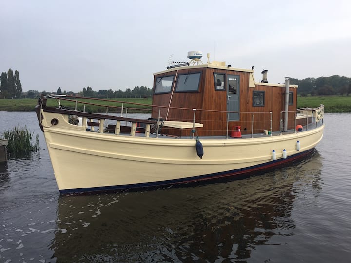 Unique Static Boat On The Trent - Southwell