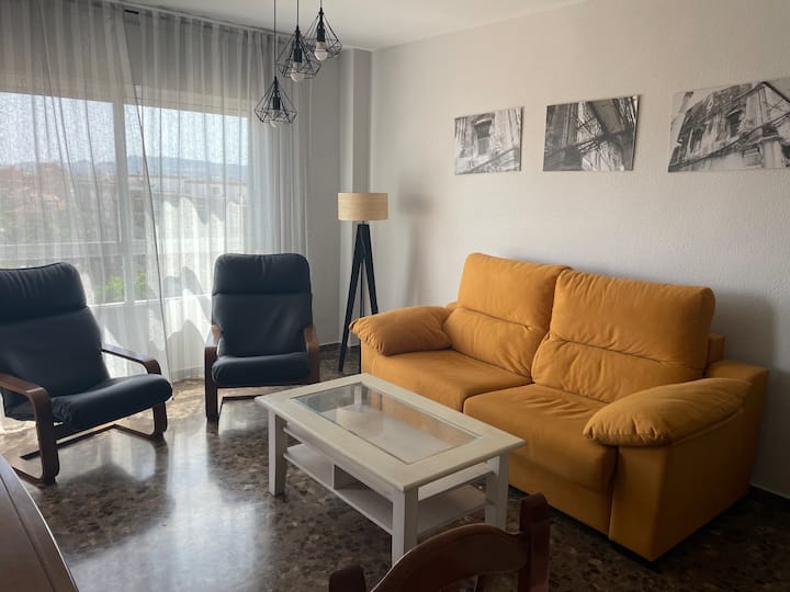 Bright New Flat, Free Parking And Local Ambience! - Carthagène