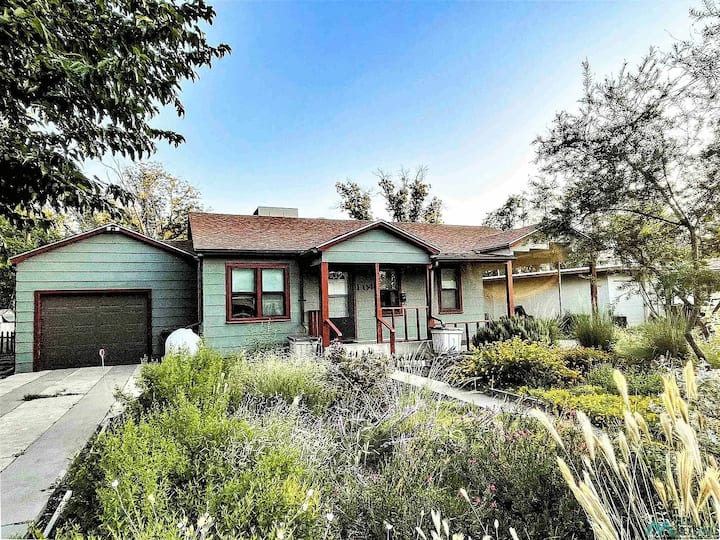 The Bird- Charming 2br Walk To River, Great Yard! - Pecos River, Carlsbad