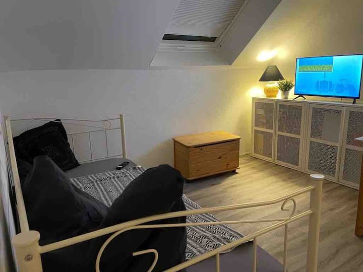 Modernes Zimmer In Kleinem Haus. - Eschborn