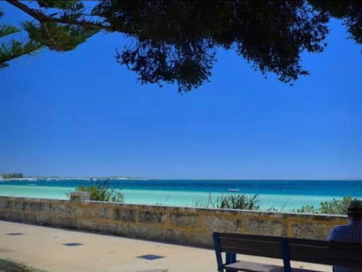 Beachfront Apartment, Fully Equipped 3 X 2 - Rockingham