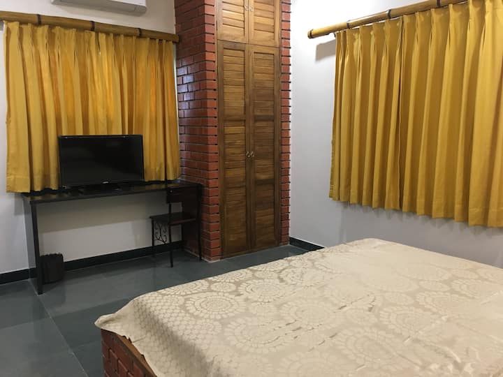 “Kiran Ganga” Room 3 - Benarés