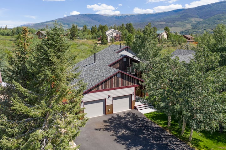 Close To Skiing, Main Floor Master, Fully Stocked, Large With A Modern Feel! - Silverthorne, CO