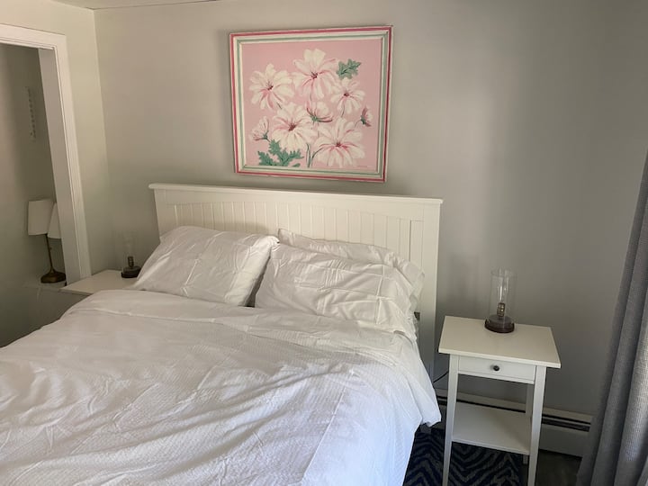 Sunny 2 Bedroom Rental In Wolfeboro, New Hampshire - Tuftonboro, NH