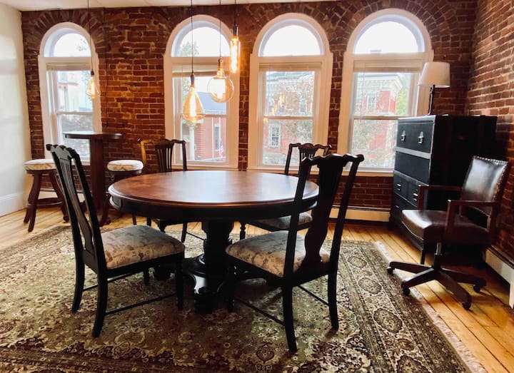2 Bedroom Apartment In The Heart Of Downtown - Northampton, MA