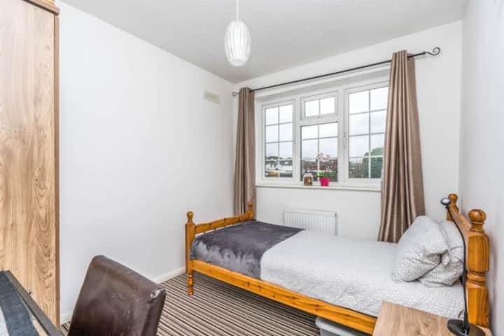 Cosy Room In A Family Family Home - Southampton