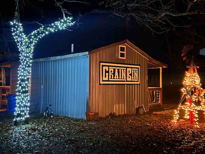 The Grain Bin Creek Cabin W/loft. - Kansas, OK