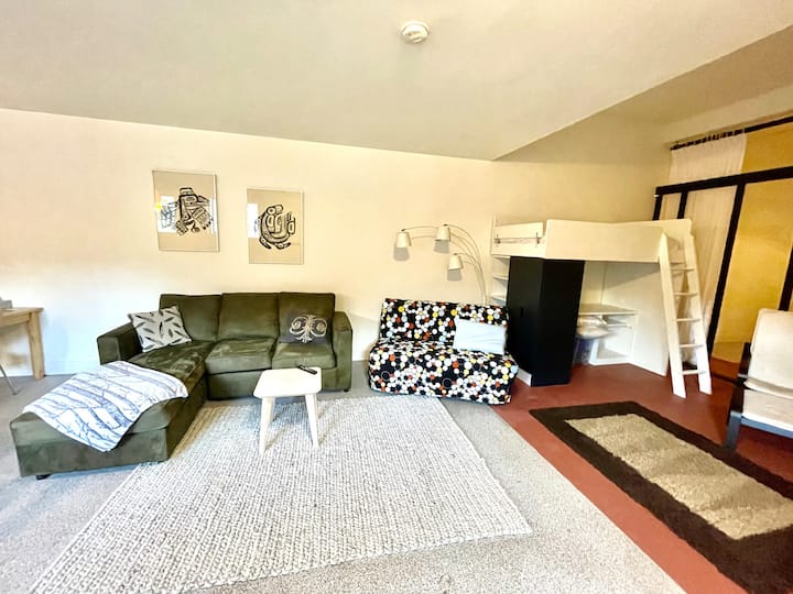 Adorable & Spacious 1-bedroom Place In Lillooet - Lillooet