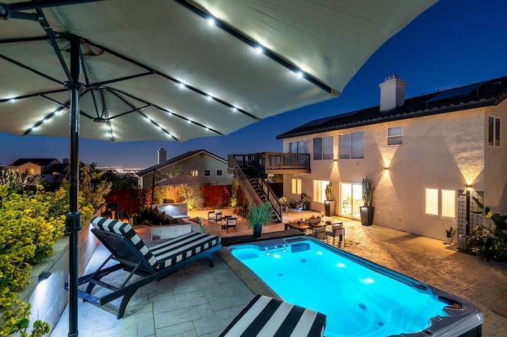 Luxury Getaway: Hot Tub|pool Table|fire Pit - Palmdale
