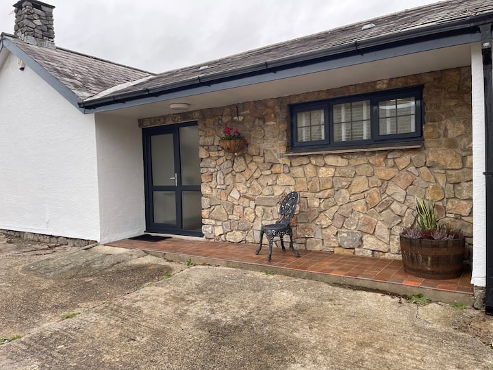 Spacious 1 Bed Bungalow Located On A Gower Farm - Oxwich Bay