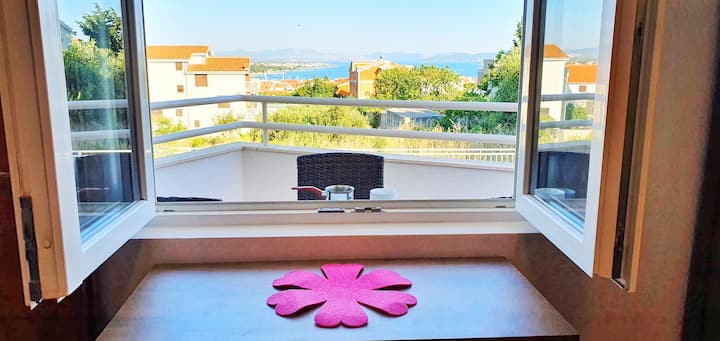 Beautiful Apartment With Sea View And Free Parking - Vodice, Croatia