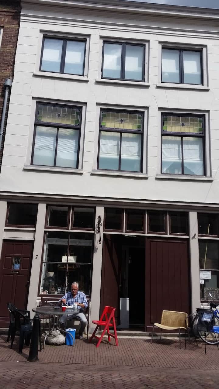 Gezellige Ruime Voorkamer In Het Centrum. - Dordrecht