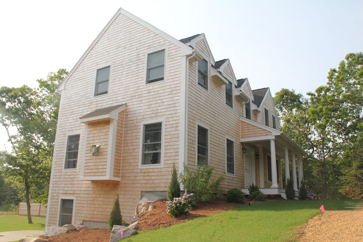 Well Appointed, Meticulous, 3 Bedroom Home - Edgartown, MA
