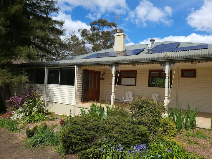 Bush Gate Cottage - Your Home Away From Home! - Bowral