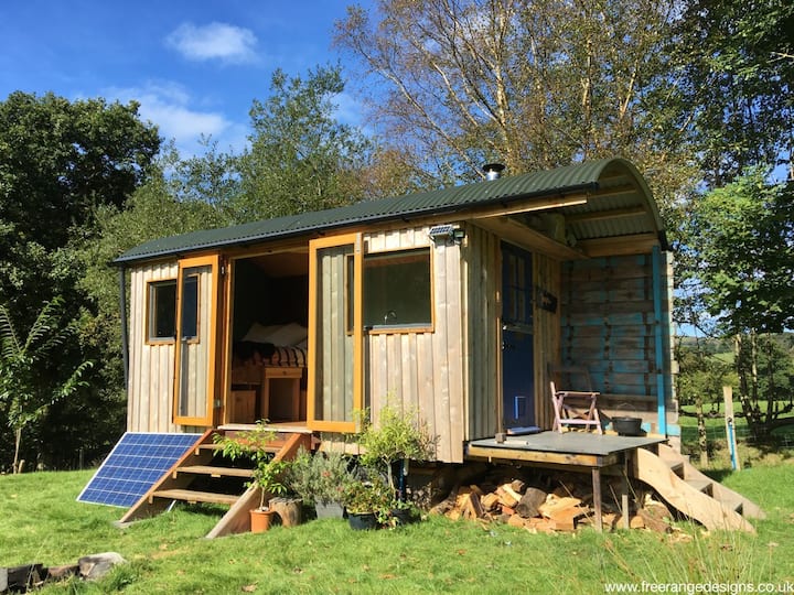 Remote Retreat In Private Field, Ideal For Dogs - Machynlleth