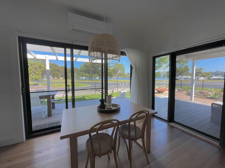 Skipper’s 2br *Waterfront* Apartment - Lakes Entrance