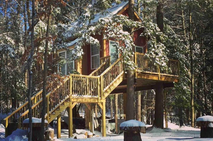 Warm, Cozy Treehouse - New Hampshire (State)