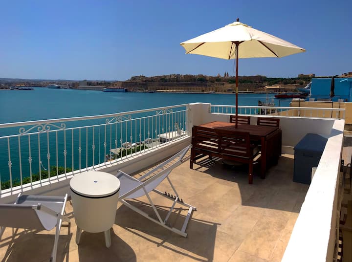 Sea Balcony House - Valletta