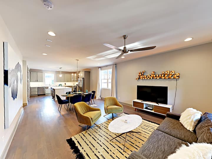 Bright, Colorful Luxury - Brentwood, TN