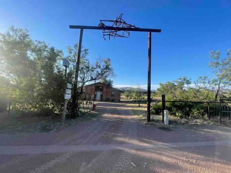 Little Log Cabin On The Gila “The Gatehouse “ - Grant County, NM