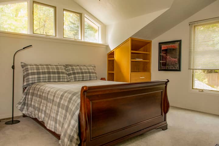 West Bedroom With Garden View / Bathroom Suite - Boulder, CO