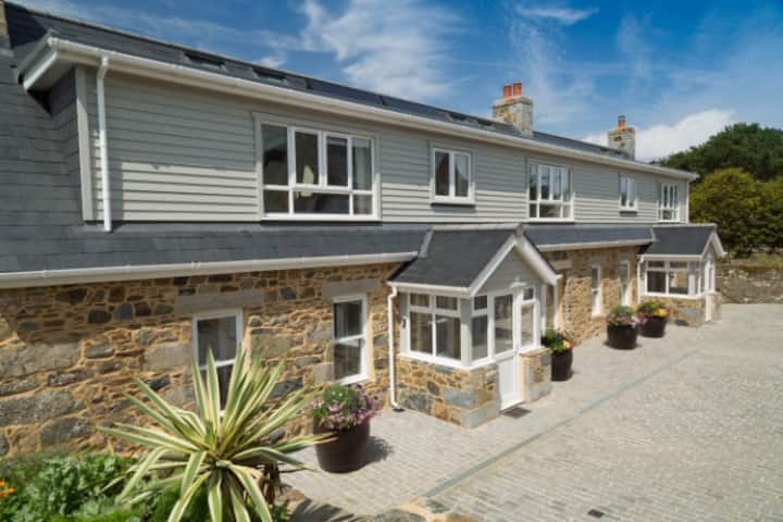 Le Grand, Sark  Fantastic Family Sized House - - Jersey