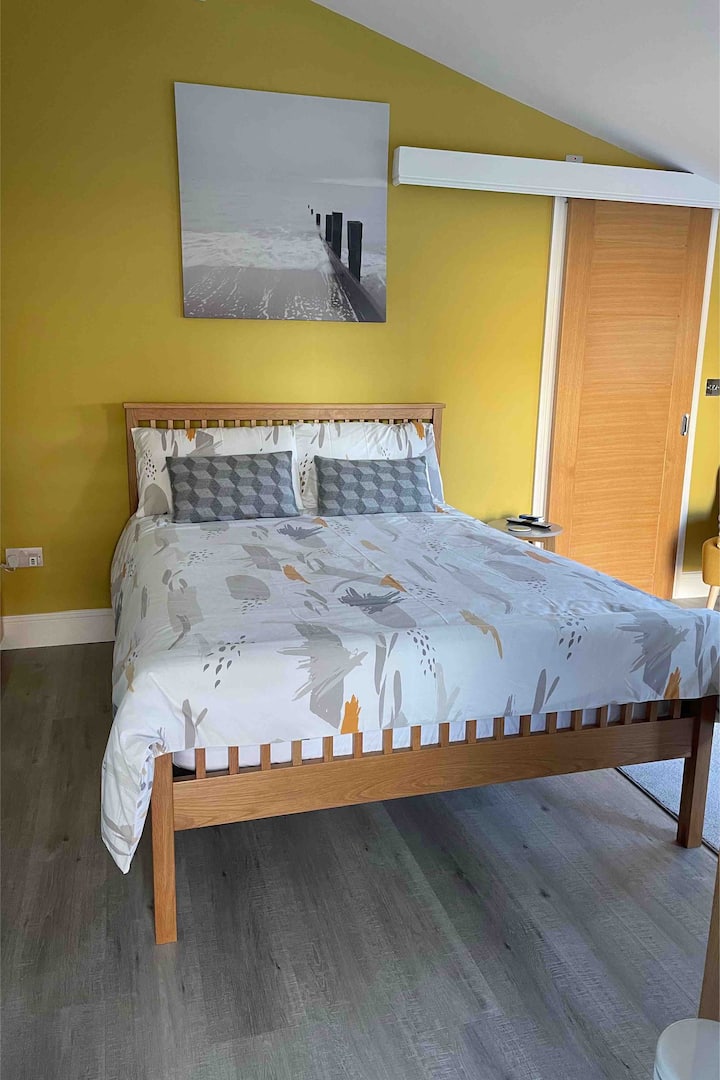 Modern Double Room Including Continental Breakfast - Barry