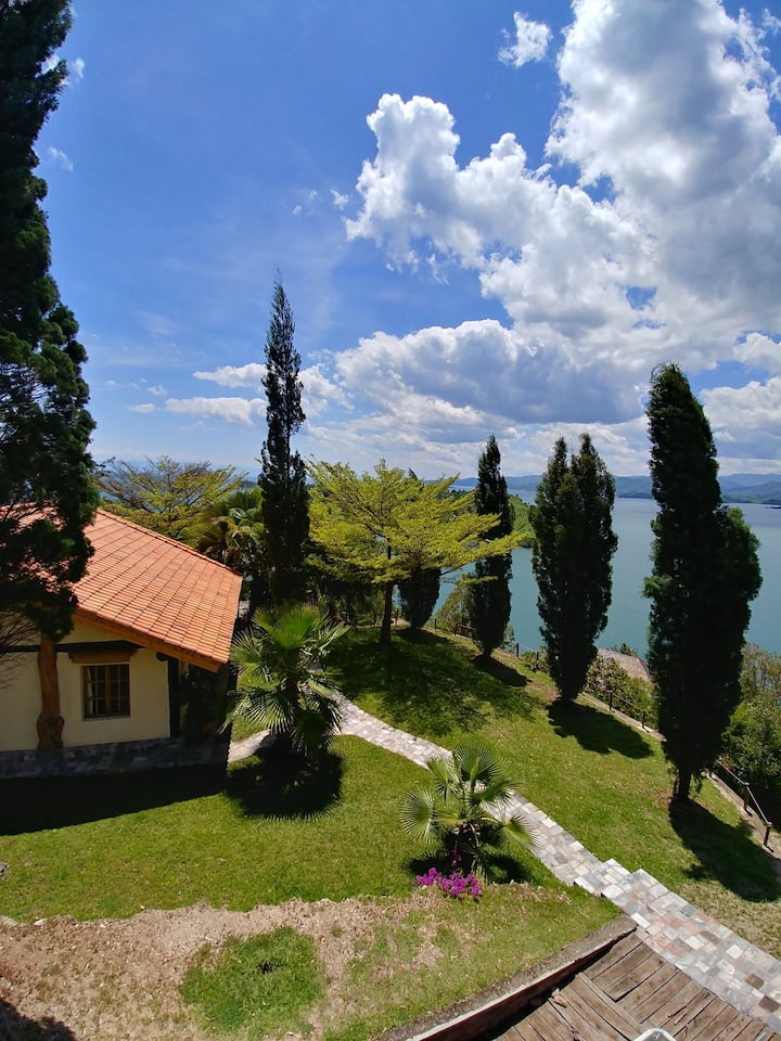 Luxury Cottage, Kibuye, Lake Kivu - Rwanda