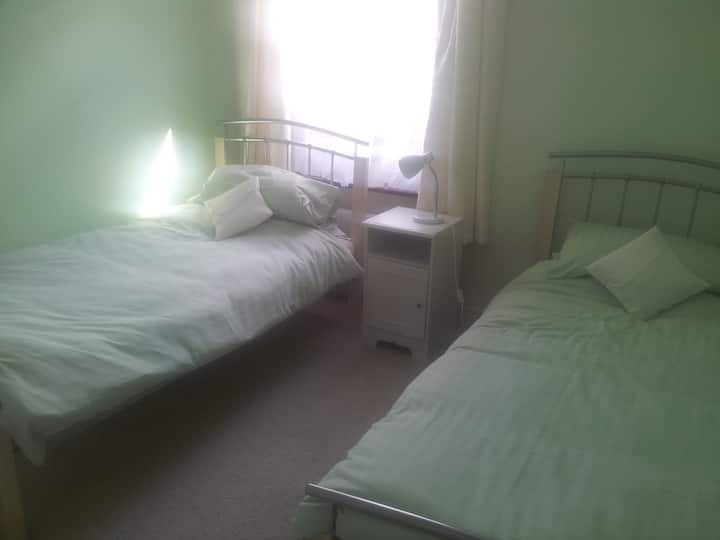 Twin Bedded Room In Clean House - Leyton