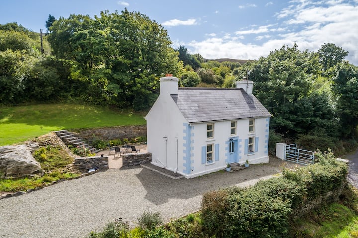 Seaside Cottage With Mountain Views & Waterfall - Bantry