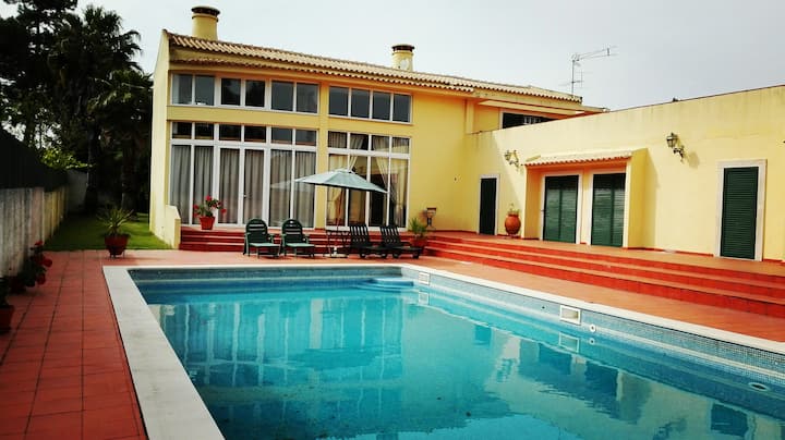 House With Pool - Amora